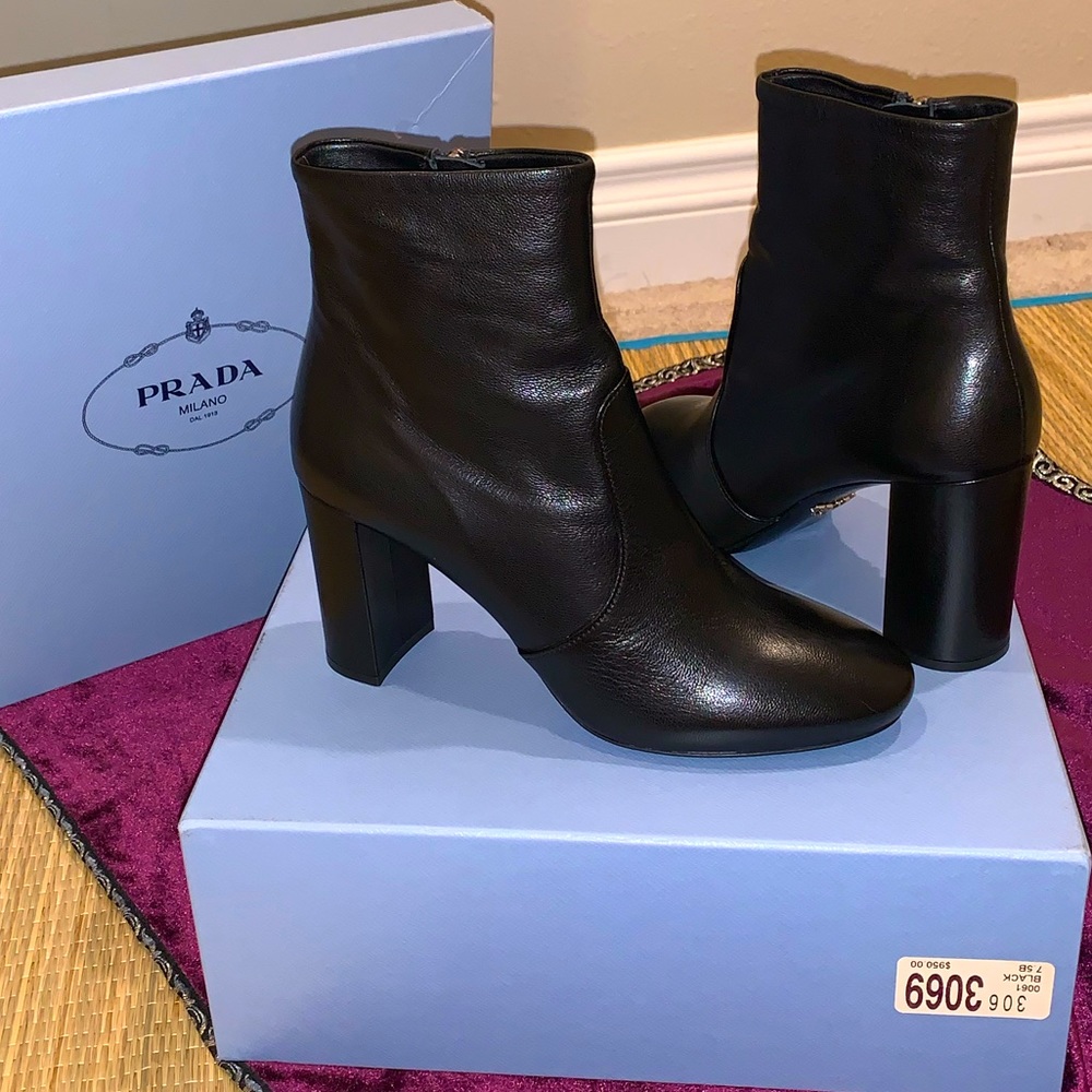 💥SALE💥 NWT Authentic Prada Black Leather Boots Sz. US7 (EU37.5B)